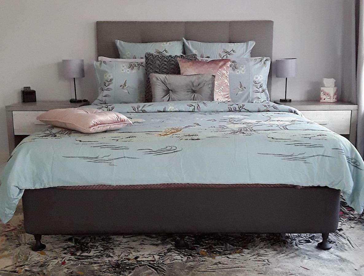 The Peacocks Nest Bed and Breakfast Edmonton Εξωτερικό φωτογραφία